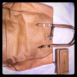 Tan guess purse